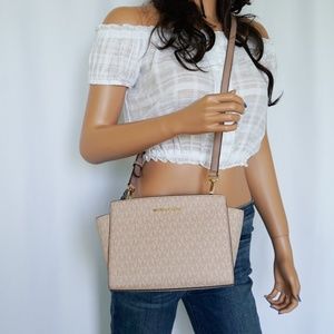 Michael Kors Selma MD Messenger Bag Ballet Fawn